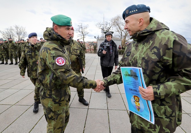 Na Vtkov pevzali ocenn vojci po misch v Pobalt a na Sinaji