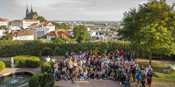 Fakulta socilnch studi uspodala pro zahranin studenty venkovn barbeque na pilberku.