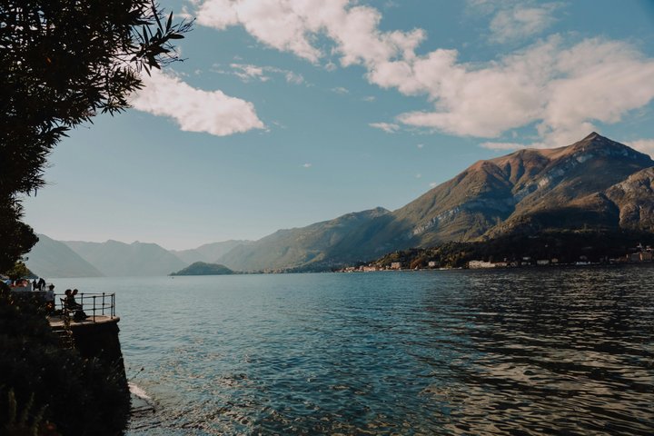 Itálie jezero Como ilustrační