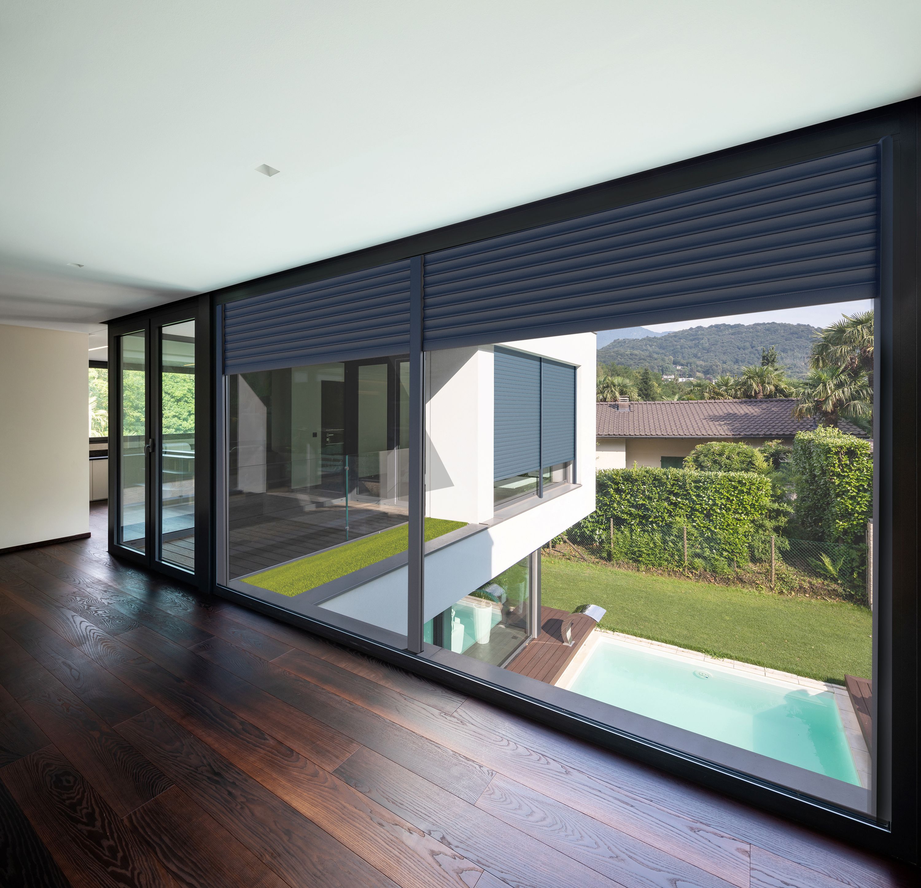 samonosná venkovní roleta antracit