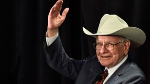 Buffett: Od loskho z se toho na trzch zase tolik nezmnilo. Letos nakupuji akcie jet agresivnji