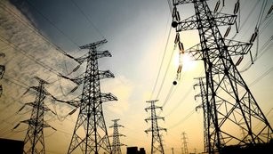 Elekt�ina proud� v �il�ch �EZ. �ek� firmu pou�t�n� �ilou, nebo transf�ze?