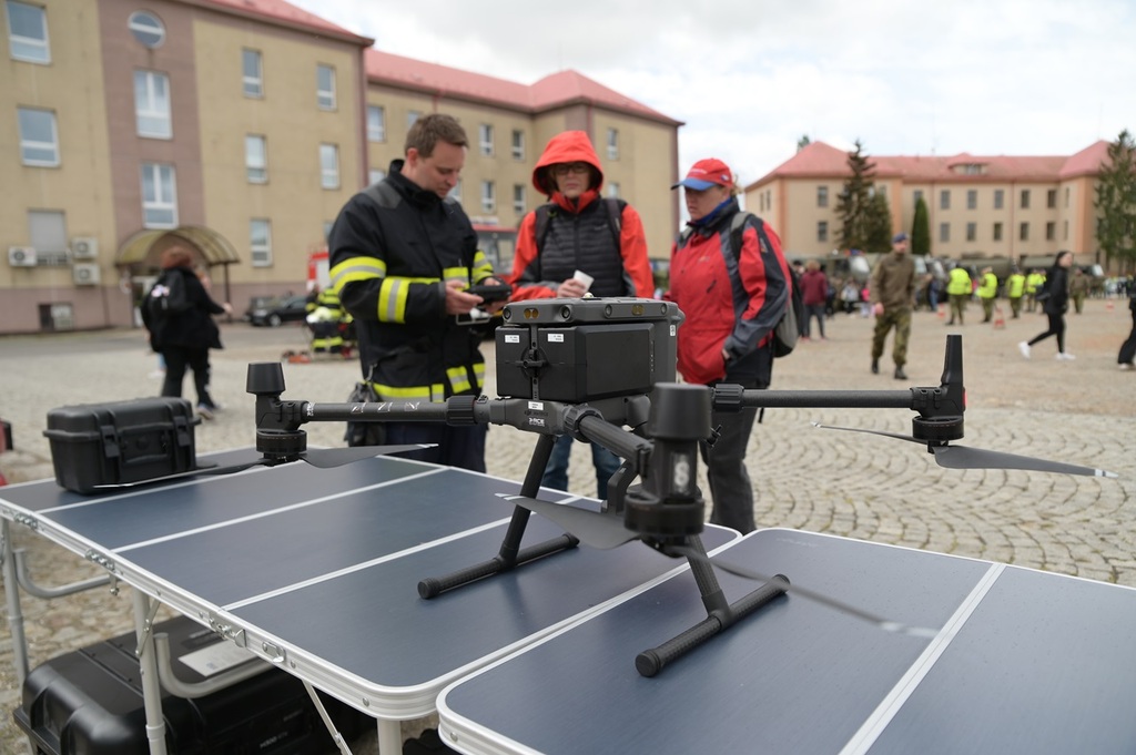 Dron kbelsk leteck zkladny vyuvan pi hledn ohnisek poru