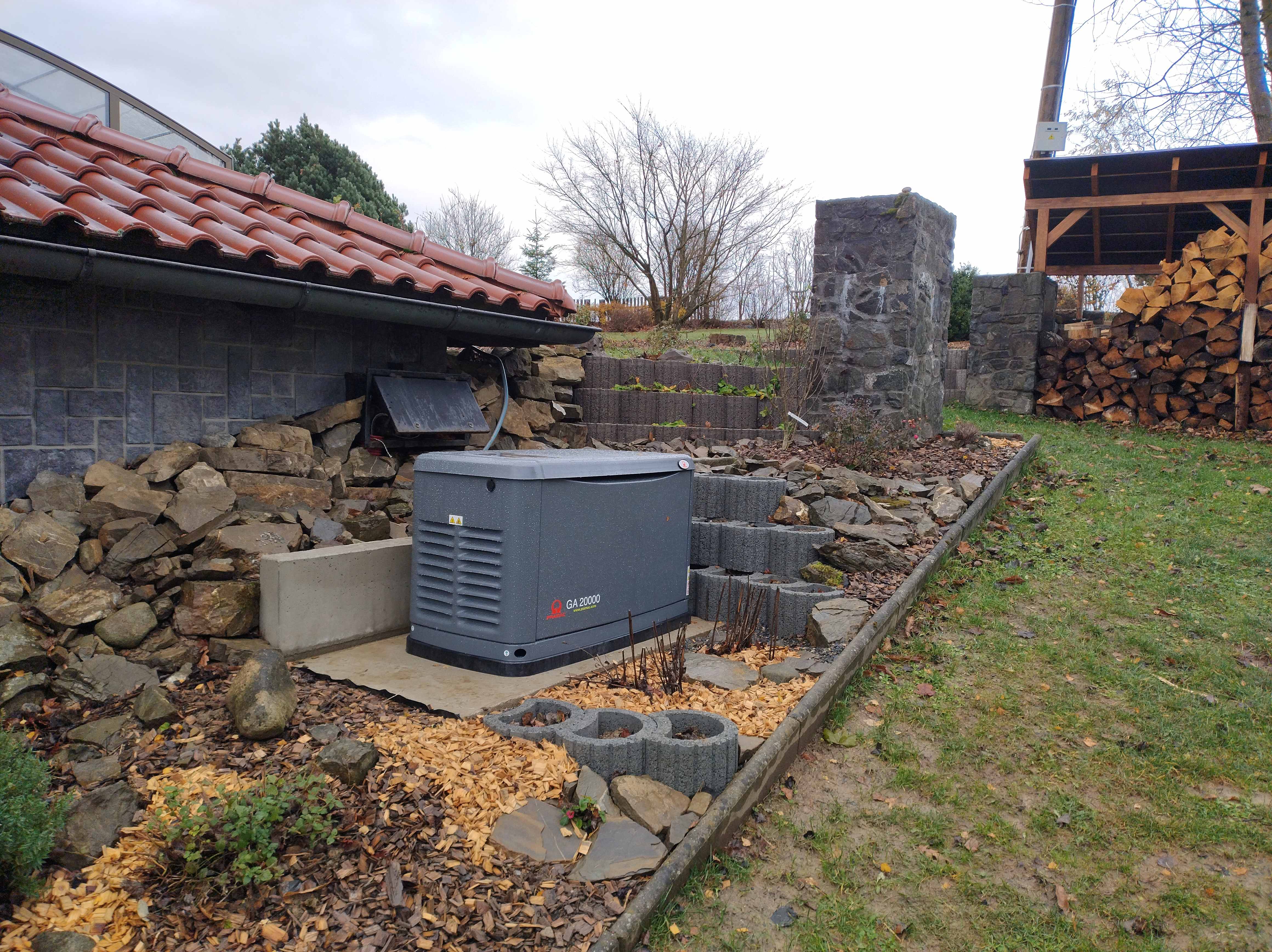 ilustrační elektrocentrála instalace