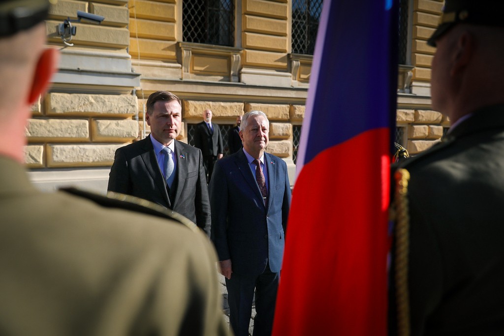 Ministr obrany Jarom�r Z�na jednal s estonsk�m ministrem obrany