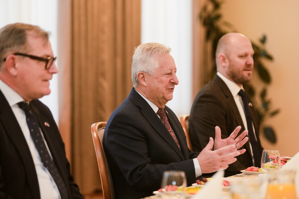 Ministr obrany Jarom�r Z�na jednal s estonsk�m ministrem obrany