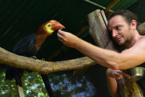 Pavel Hospodsk, esk biolog s kriticky ohroenm peliknem Talarak. foto: Jan Vytopil, velvyslanectv R v Manile