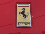 Kapota vozu Ferrari (logo)