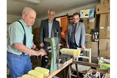 Kartnk Alois Slepnek pevzal titul Mistra tradin rukodln vroby Olomouckho kraje