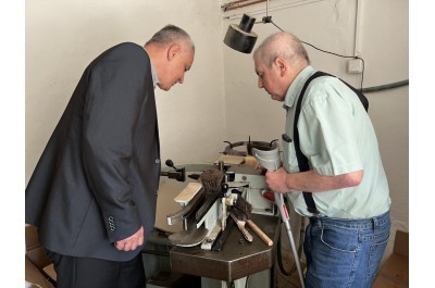 Kartnk Alois Slepnek pevzal titul Mistra tradin rukodln vroby Olomouckho kraje