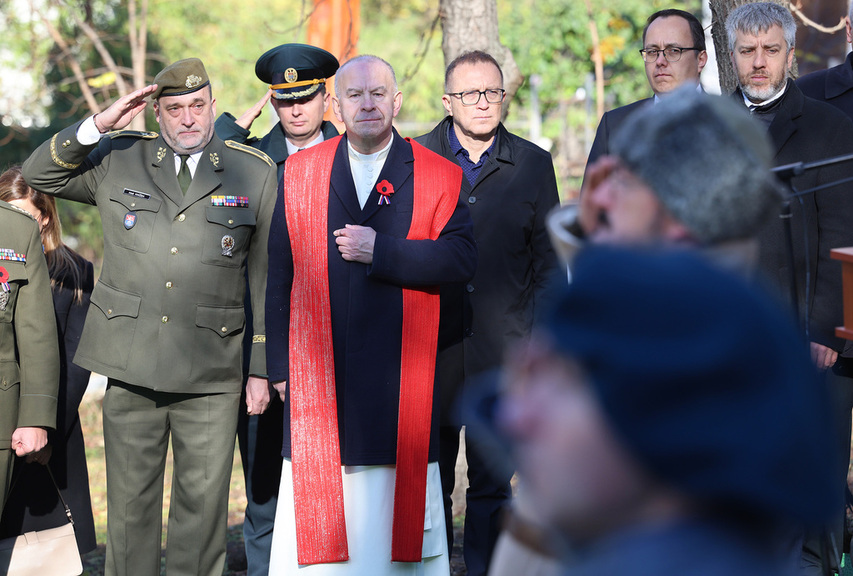 Ministryn ernochov jednala v Moldavsku o obrann spoluprci a odhalila obnoven pamtnk legion