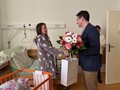 Primátor města Jiří Bouška pogratuloval mamince prvního boleslavského miminka