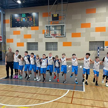 
                                Blanent basketbalist U13 sehrli poprv v sezon turnaj nadregionln ligy v Novm Jin. FOTO: archiv klubu
                                    