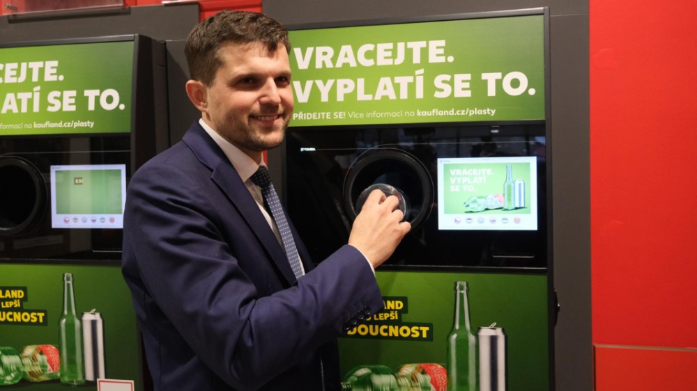 Společnosti Kaufland a Lidl podporují zálohování a budou na něj připraveny. Potvrdily to i výsledky pilotního projektu zpětného odběru nápojových PET lahví a plechovek
