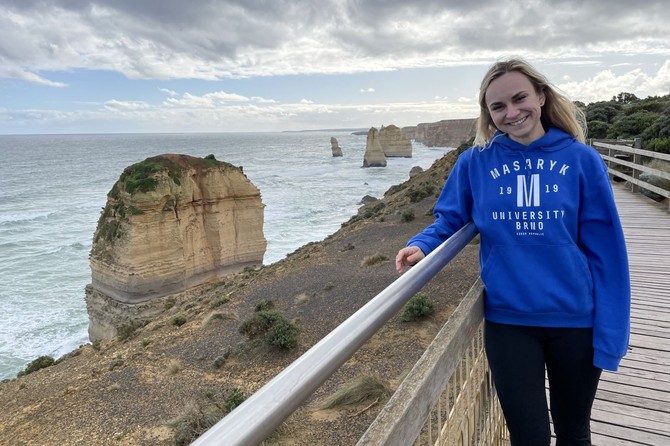 Skupina skal s nzvem Dvanct apotol se nachz nedaleko Melbourne.