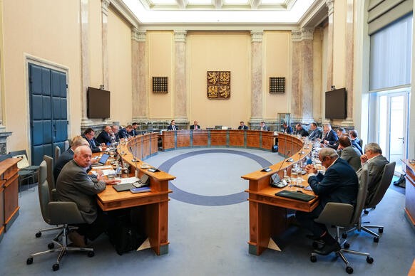 V jednac�m s�le vl�dy ve Strakov� akademii se se�li z�stupci tripartity ke 180. plen�rn� sch�zi, 10. �ervence 2025.