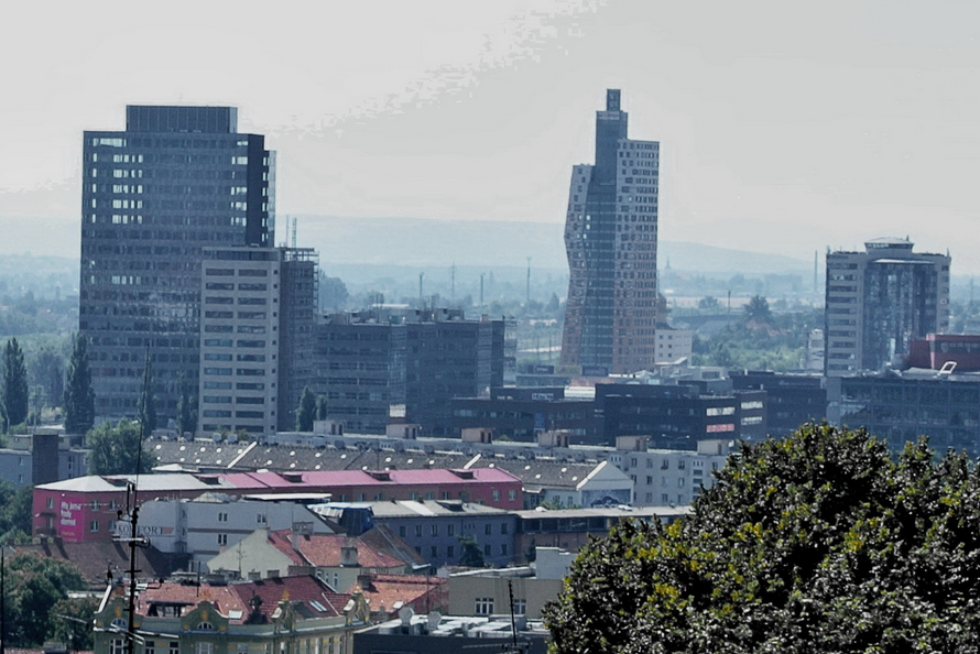 Za zdržení může i poloha vlakového nádraží