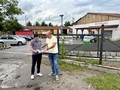 Primátor Jiří Bouška v doprovodu vedoucího stavebního odboru Bohuslava Devátého na stavbě sběrného dvora