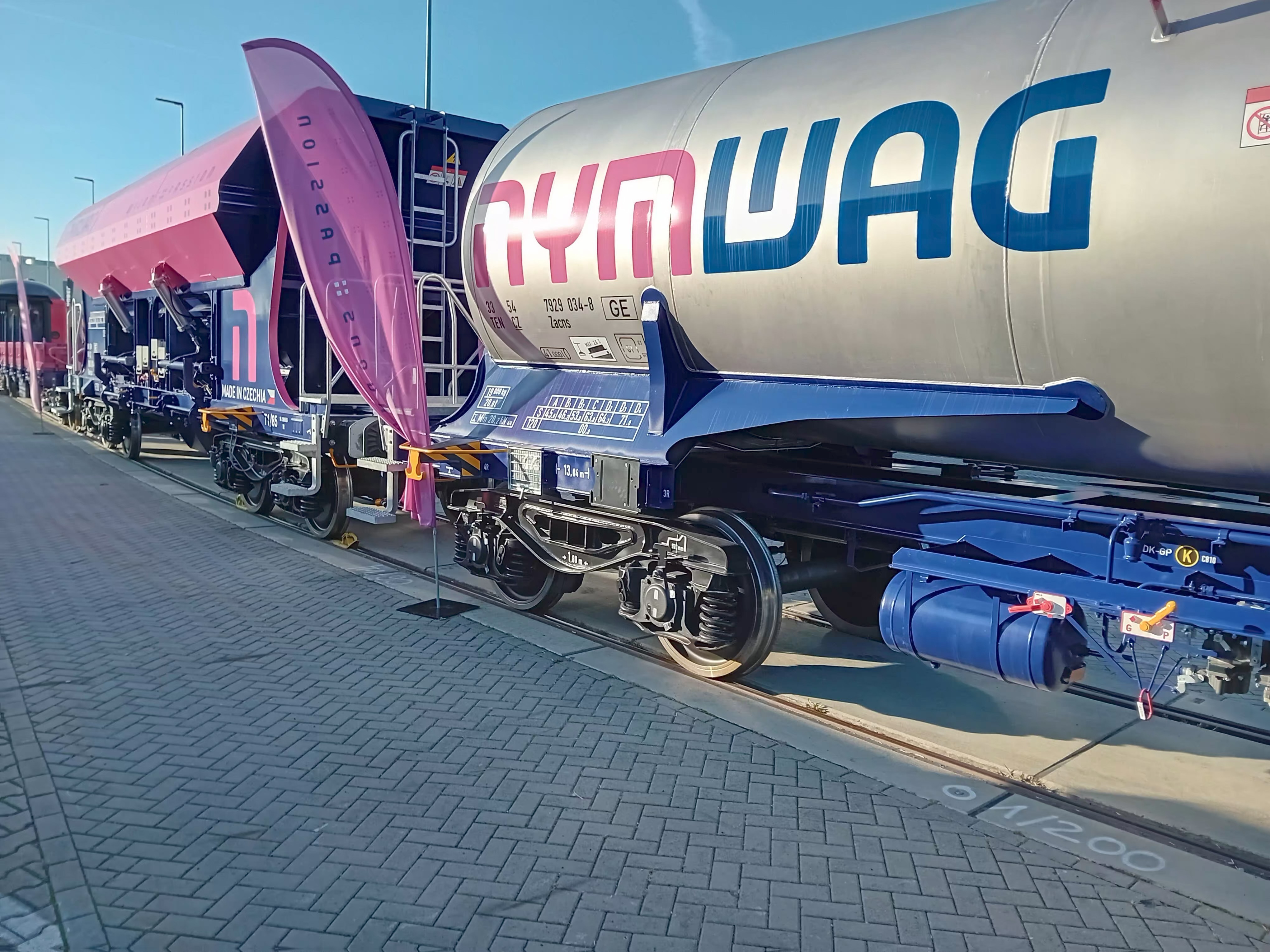 Nákladní vozy společnosti NYMWAG na veletrhu InnoTrans