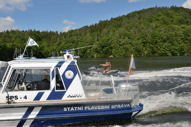 Na Slapech v lt vrazn zpomal lod, Sttn plavebn sprva reaguje na velk nrst rekreace 