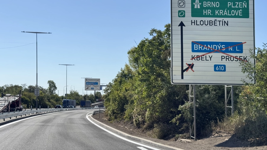 Zrekonstruovan� Kbelsk� ulice v Praze.