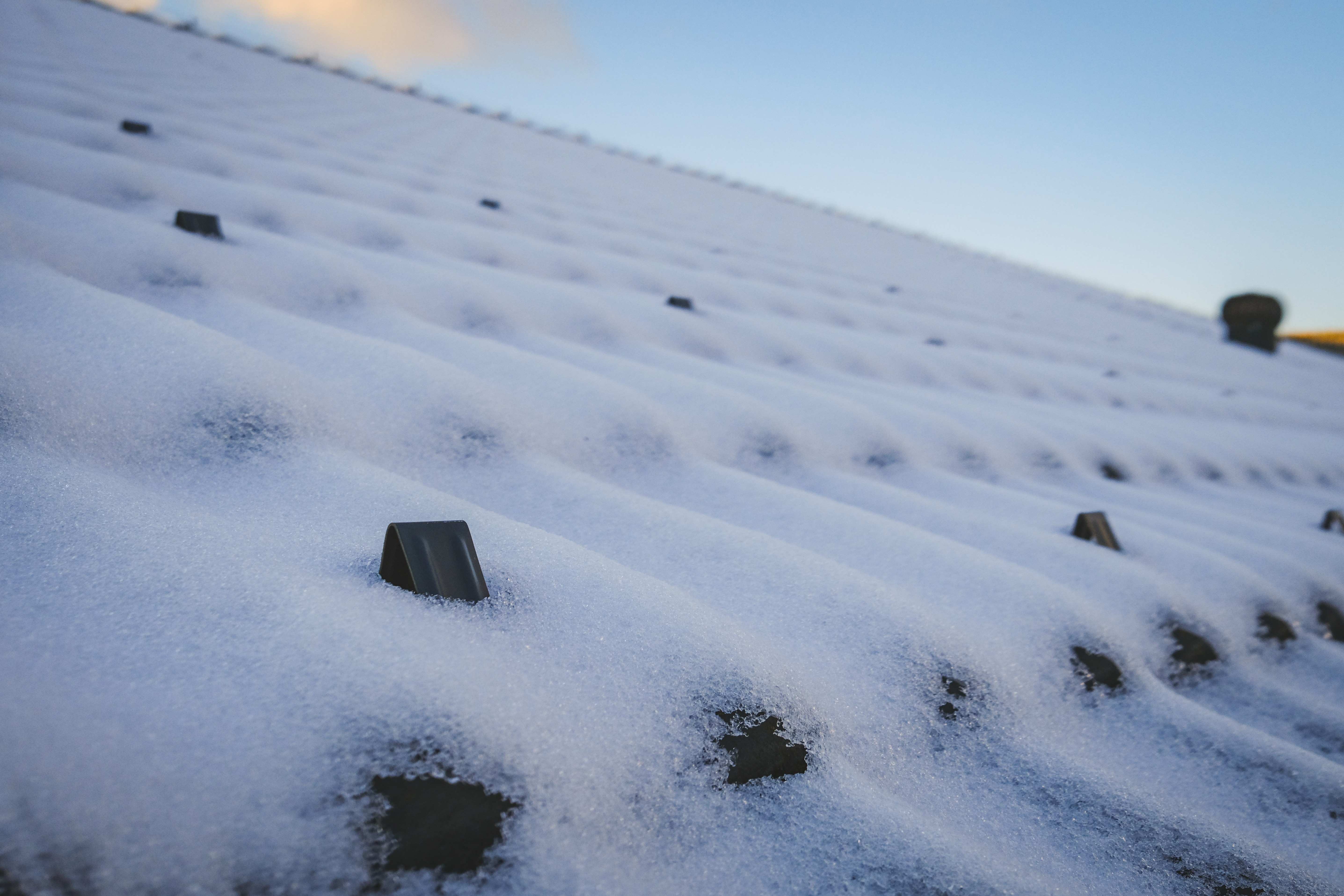 Střecha se sněholamem