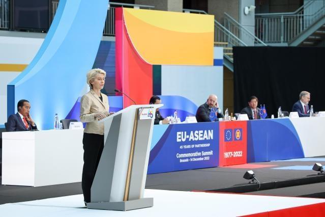 Ursula von der Leyen, at the podium.