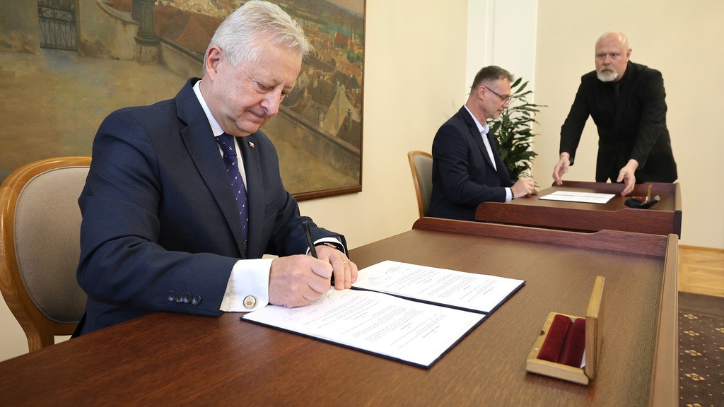 Memorandum o spolupr�ci s Vy�kovem pom��e vy�e�it nedostatek byt� pro voj�ky z povol�n�