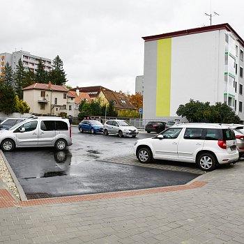 
                                Ve vnitrobloku v ulici Po skonily stavebn prce. FOTO: Michal Zboj
                                    