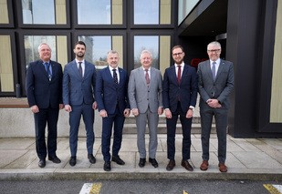 Ministr obrany nav�t�vil spole�nost ERA v Pardubic�ch