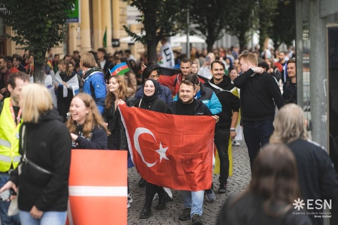 Zahranin studenti pi prchodu Brnem.