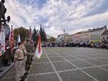 Tm 50 tisc lid oslavilo v Plzni vznik republiky, po dvou letech se do ulic vrtil lampionov prvod