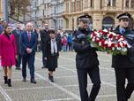 Tm 50 tisc lid oslavilo v Plzni vznik republiky, po dvou letech se do ulic vrtil lampionov prvod