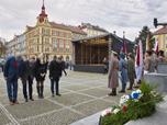 Tm 50 tisc lid oslavilo v Plzni vznik republiky, po dvou letech se do ulic vrtil lampionov prvod