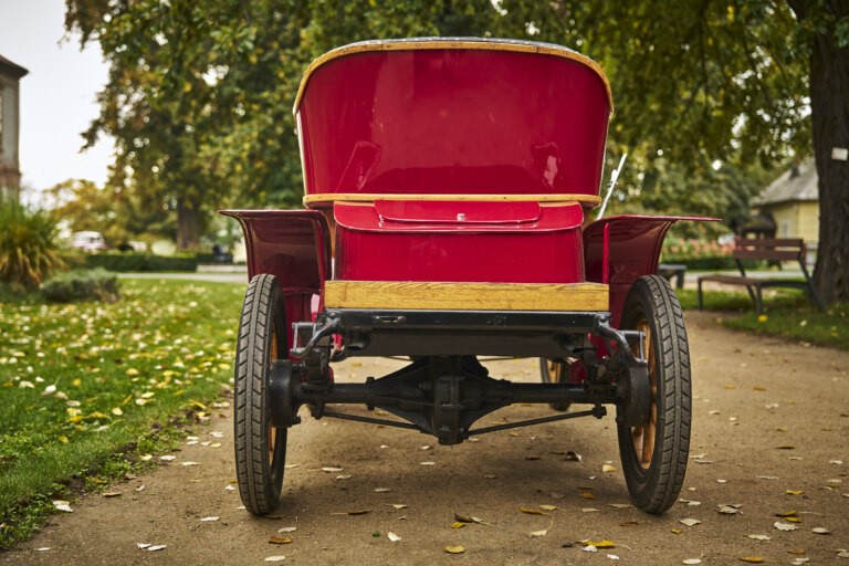 Kohout, pumpa, klika. Nastartujte první automobil z Mladé Boleslavi