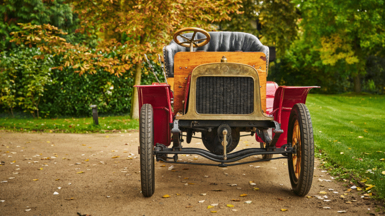 Kohout, pumpa, klika. Nastartujte první automobil z Mladé Boleslavi