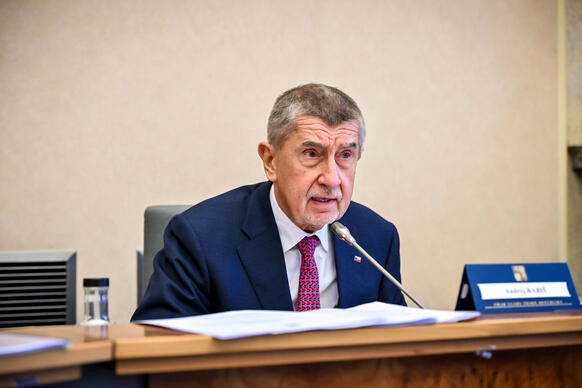 Premiér Andrej Babiš zahajuje první pracovní schůzi svého kabinetu, 16. prosince 2025.