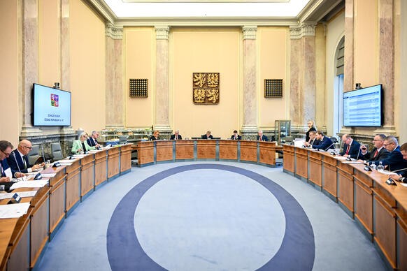 Vláda Andreje Babiše zasedla v jednacím sále Strakovy akademie k první pracovní schůzi, 16. prosince 2025.