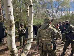 Velitel TF C-IED upesuje velitelm specializovanch skupin koly dalho dne akce