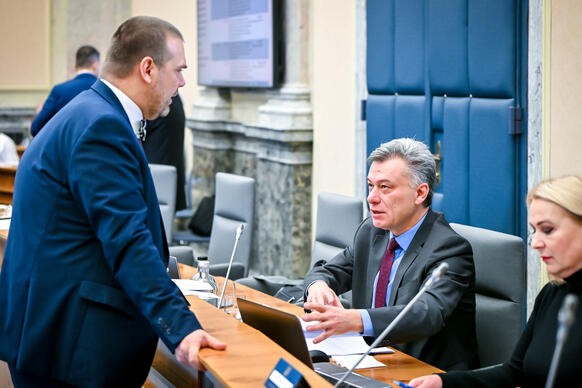 Ministr kultury Martin Baxa v debat s ministrem spravedlnosti Pavlem Blakem ped zatkem jednn vldy, 13. listopadu 2024.