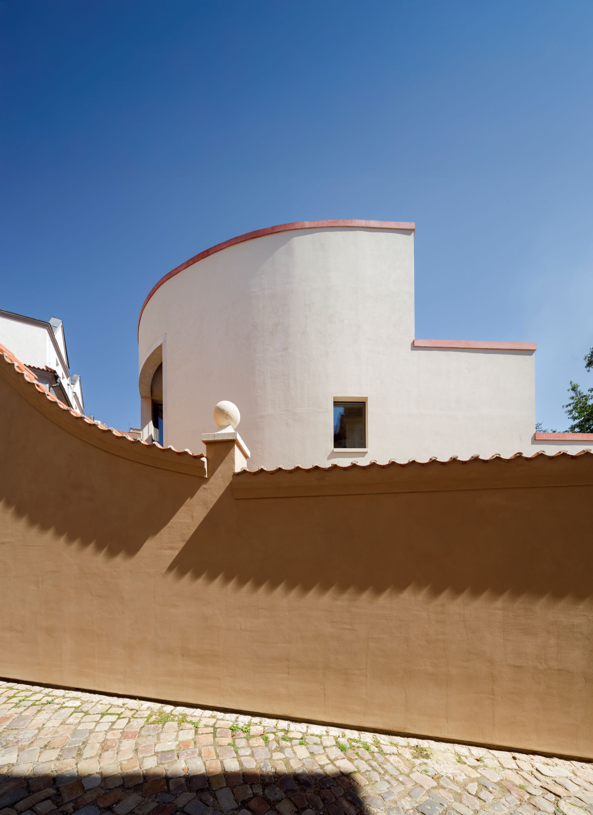 bytový dům s galerií ilustrační