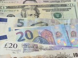 Dolar, Euro a Libra