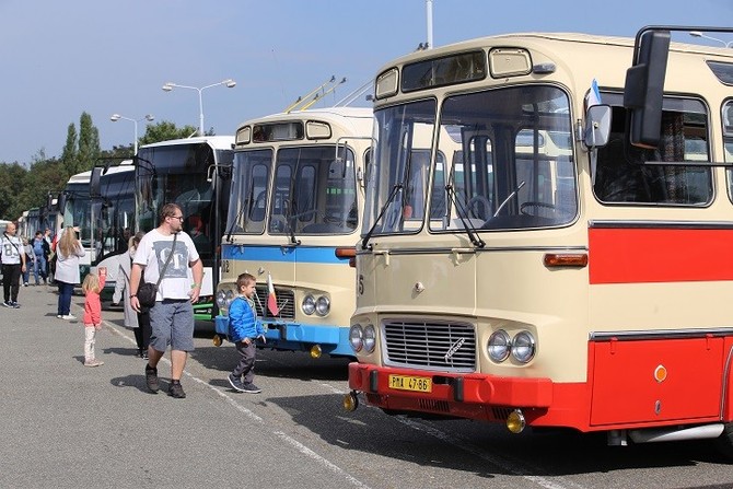 Plze oslavila dv trolejbusov vro vstavou vozidel i novmi knihami