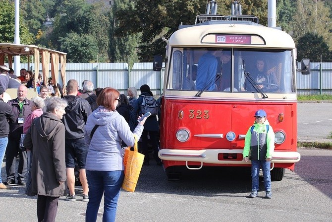 Plze oslavila dv trolejbusov vro vstavou vozidel i novmi knihami