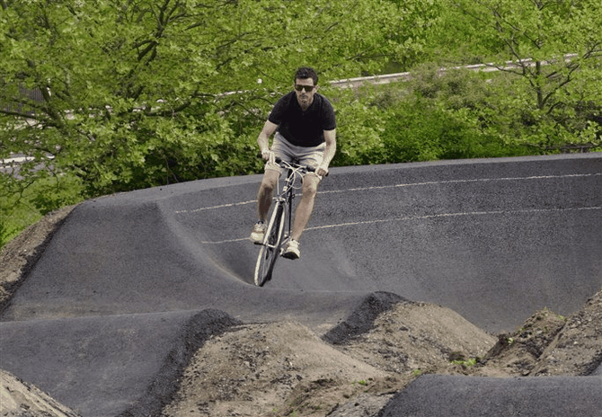 Nmstek primtora J. Bouka si jzdu na pumptracku vyzkouel.