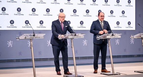 Vicepremir a ministr zdravotnictv Vlastimil Vlek a ministr zemdlstv Marek Vborn na tiskov konferenci po jednn vldy, 6. listopadu 2024.