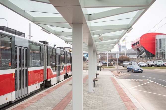 Tramvajov zastvka u Univerzitnho kampusu Bohunice. 