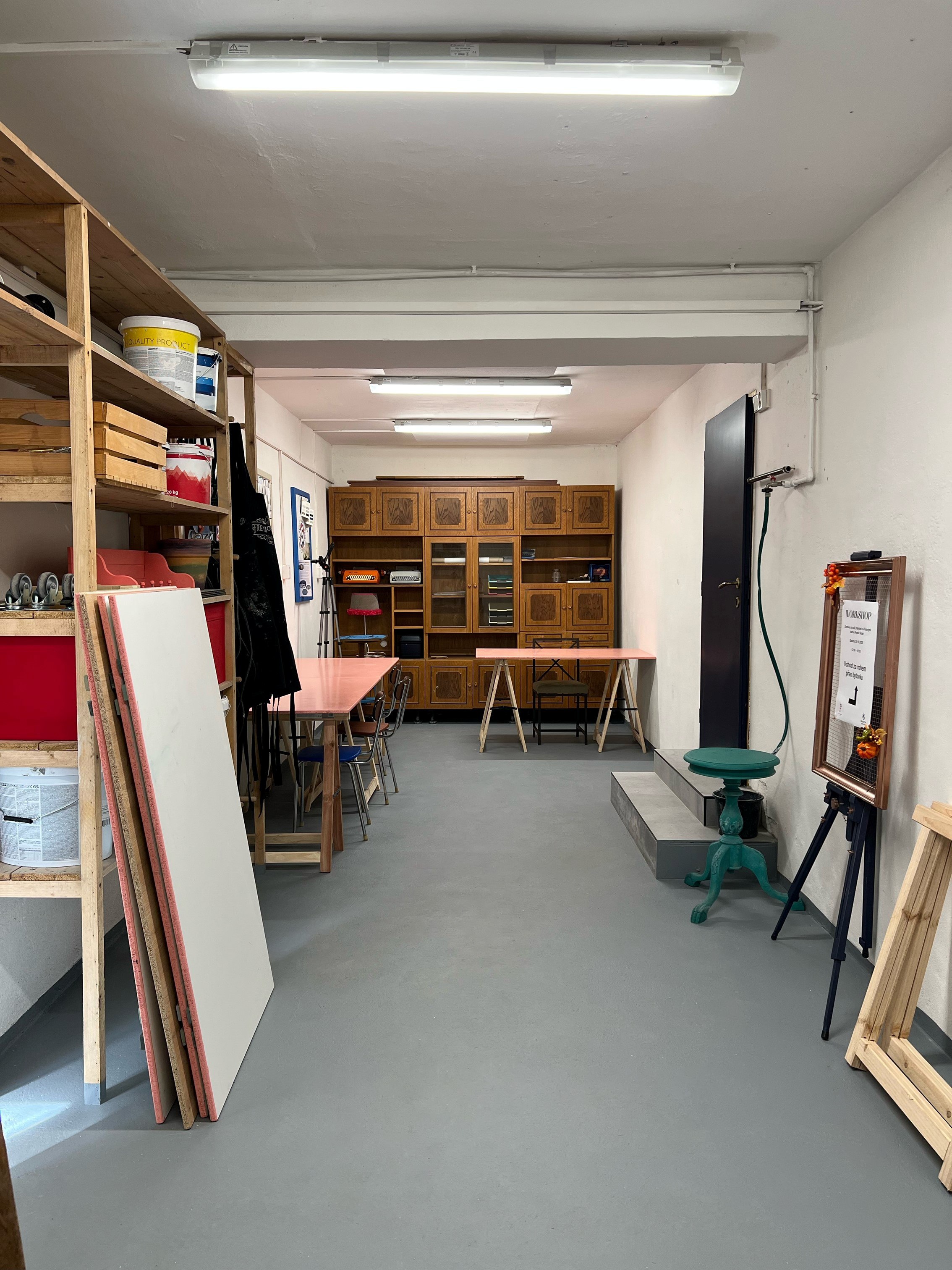 ilustrační renovace podlahy nátěrem Balakryl Beton