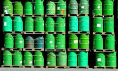 IEA sni�uje svou progn�zu popt�vky po rop� pro leto�n� rok a varuje p�ed p�ebytkem produkce v r. 2027