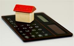 Banky v �ervenci poskytly hypot�ky v hodnot� 40,4 mld. K� (+6,9 % meziro�n�, -17,4 % mezim�s��n�)